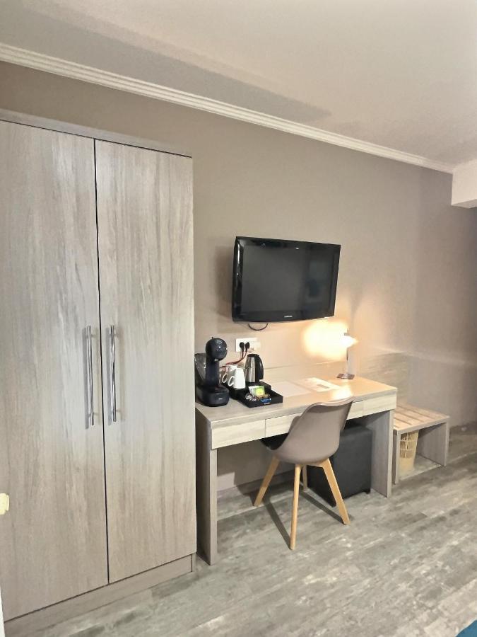 Hotel Les Platanes Gorrevod Esterno foto